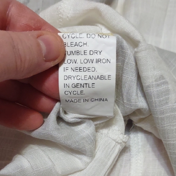 NWOT White Relaxed FLORAL Blouse with Round Collar and 3/4 Sleeves - Picture 4 of 5